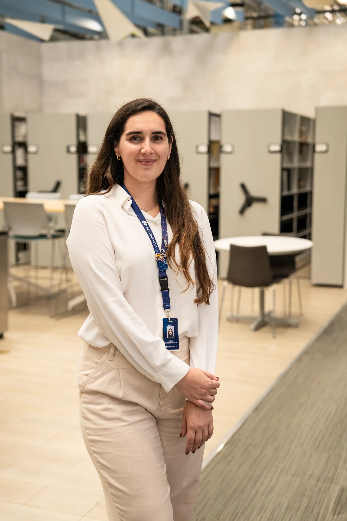 Mecánico delante del avión