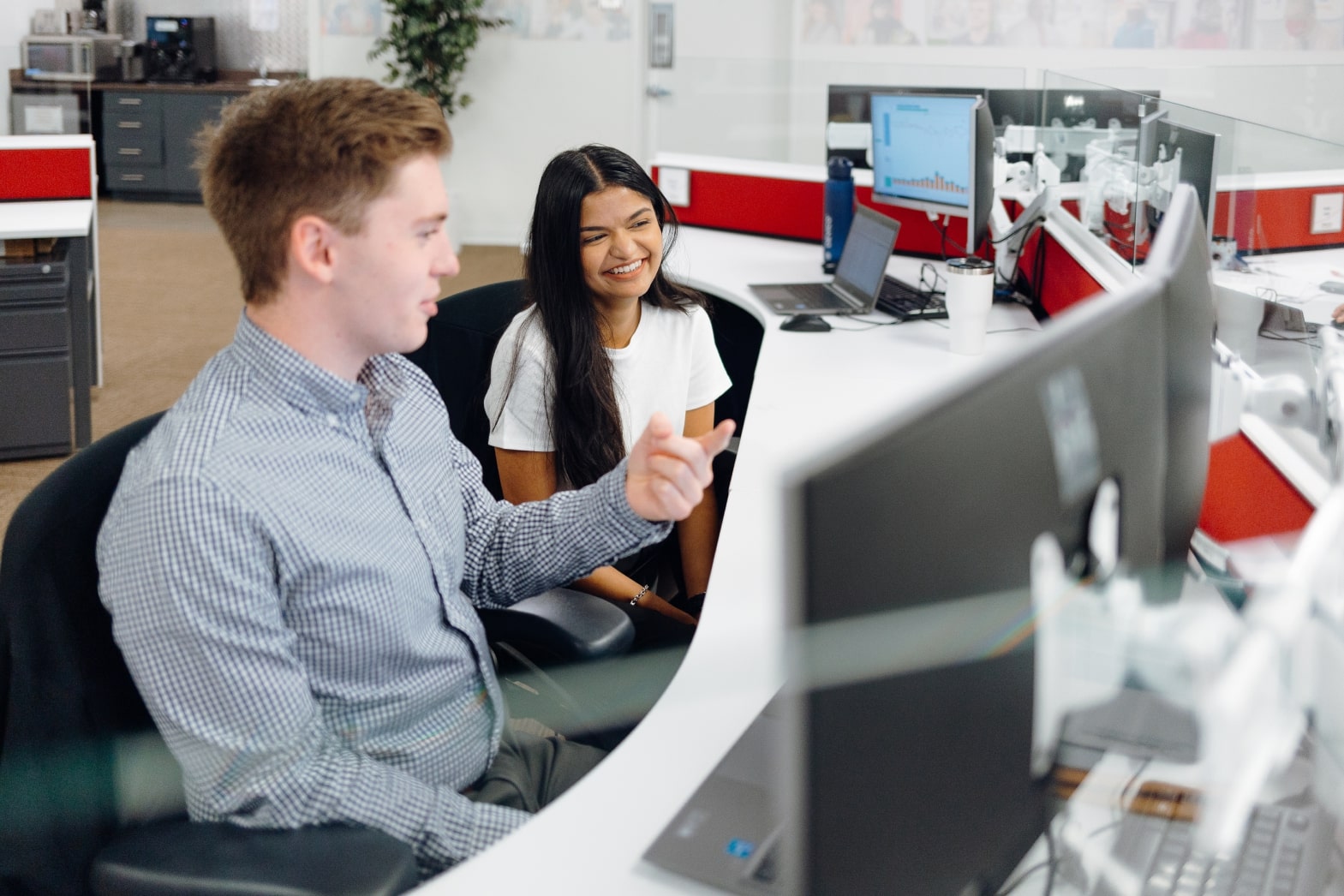 Two Evis employees sitting at their workstation